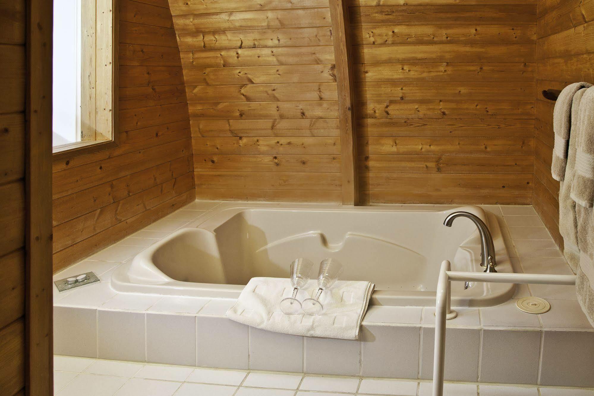 Mineral Springs Resort Fernwood Exteriör bild